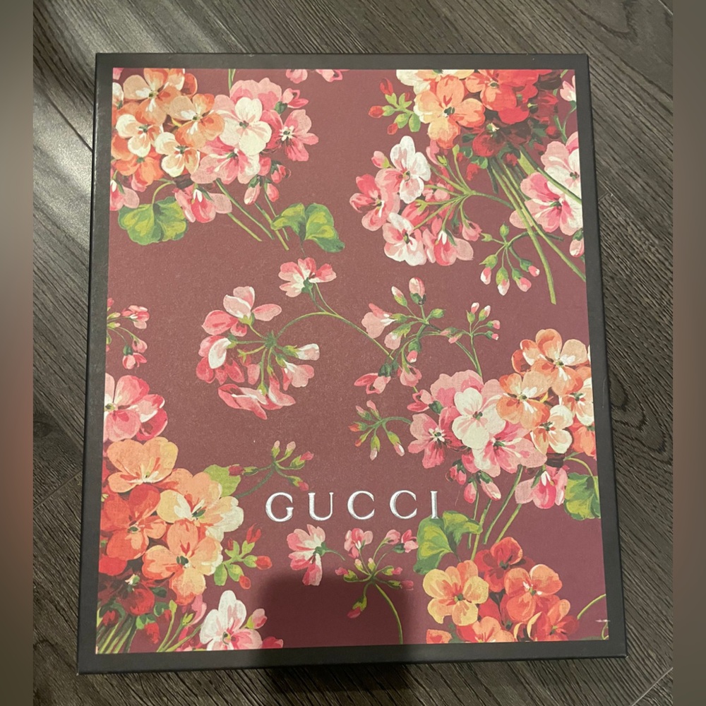 Gucci  box